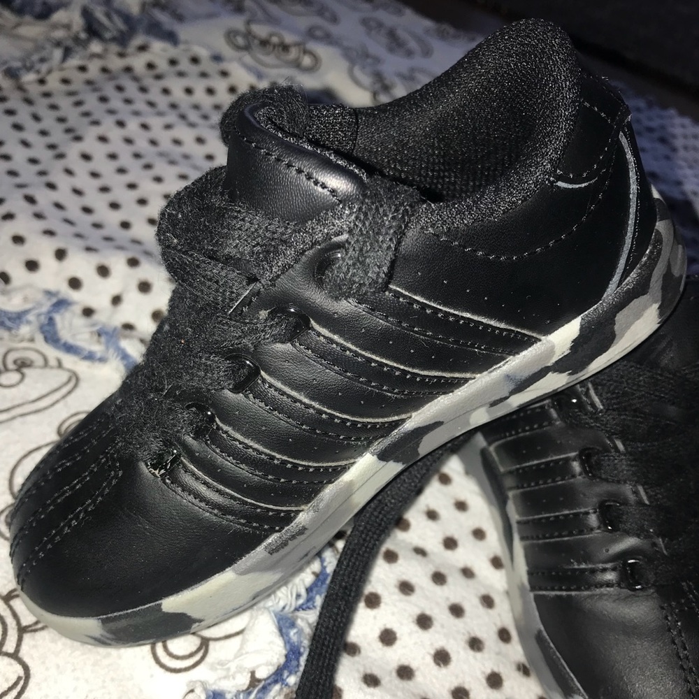 Kid’s Black Leather K-SWISS athletic shoes size  9